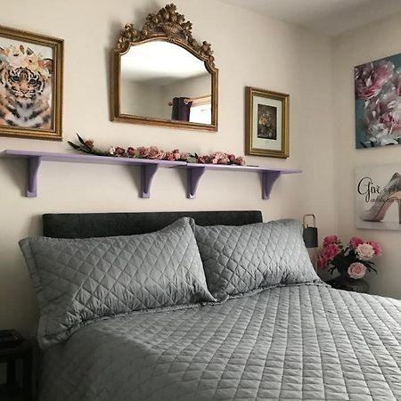 The Glam Cave Appartamento Bushbury Esterno foto