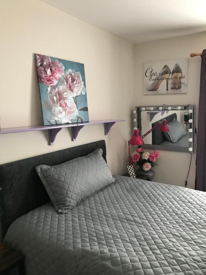 The Glam Cave Appartamento Bushbury Esterno foto