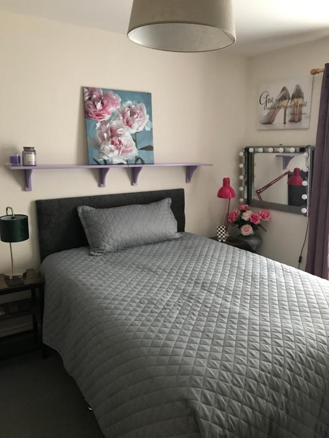 The Glam Cave Appartamento Bushbury Esterno foto