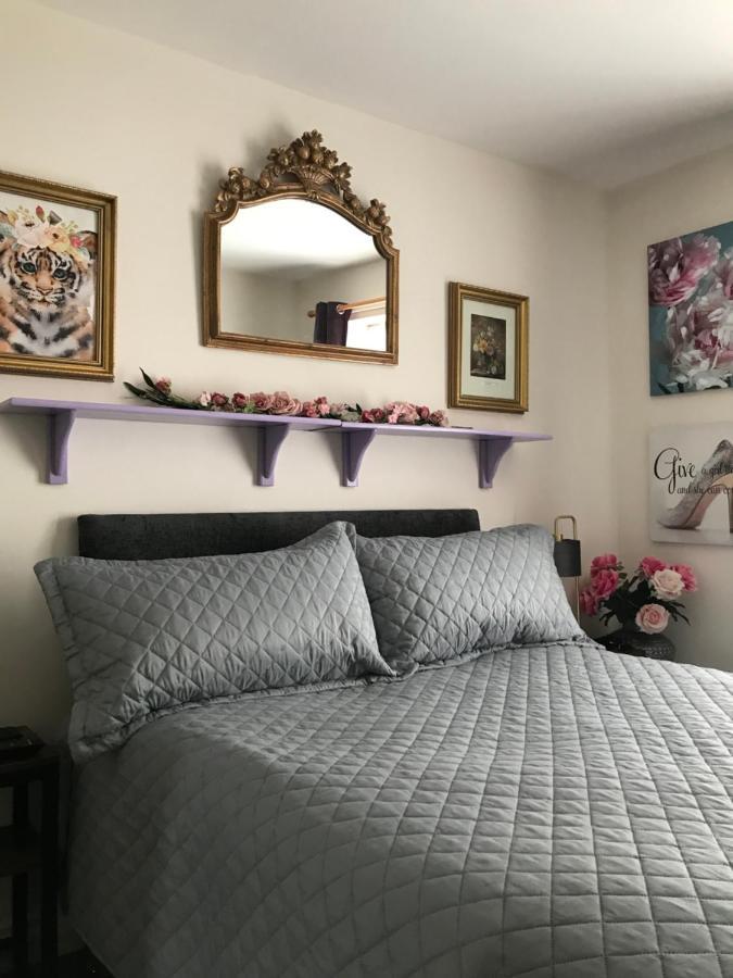 The Glam Cave Appartamento Bushbury Esterno foto